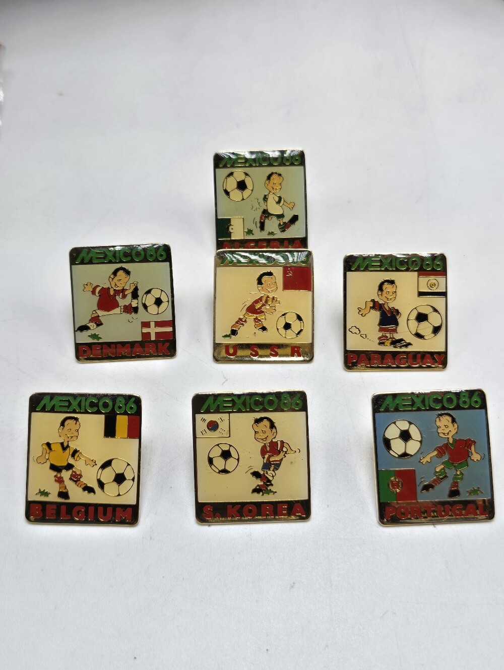 Lot of 7 1986 FIFA World Cup Mexico Lapel Pins Soccer Souvenir Pinback Fashion